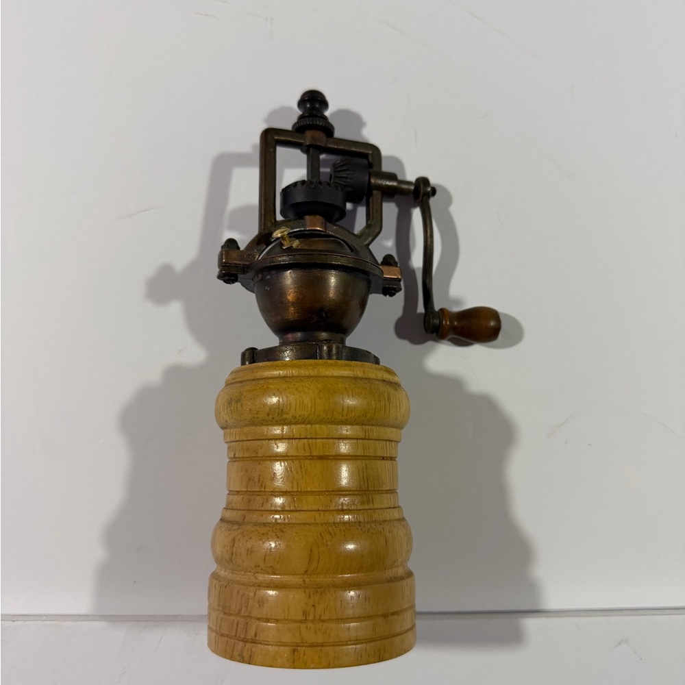 Wood and Brass Manual Pepper Grinder - Light Wood